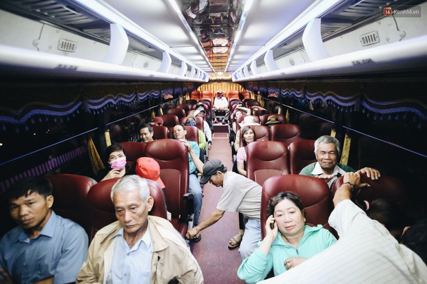 Chuyến xe nghĩa tình đưa miễn phí gần 700 sinh viên và người lao động nghèo mưu sinh ở Sài Gòn về quê đón Tết Canh Tý 2020 - Ảnh 14. Chuyến xe nghĩa tình đưa miễn phí gần 700 sinh viên và người lao động nghèo mưu sinh ở Sài Gòn về quê đón Tết Canh Tý 2020 - Ảnh 14.