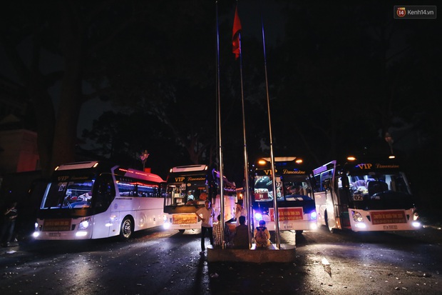Chuyến xe nghĩa tình đưa miễn phí gần 700 sinh viên và người lao động nghèo mưu sinh ở Sài Gòn về quê đón Tết Canh Tý 2020 - Ảnh 8. Chuyến xe nghĩa tình đưa miễn phí gần 700 sinh viên và người lao động nghèo mưu sinh ở Sài Gòn về quê đón Tết Canh Tý 2020 - Ảnh 8.