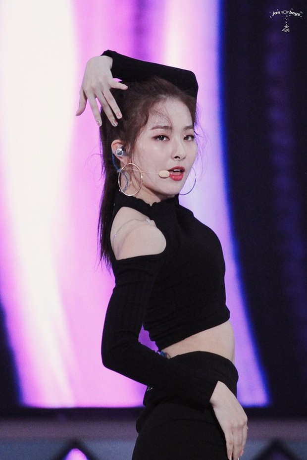 Ít khi khoe giọng nhưng Lisa (BLACKPINK), Chanyeol (EXO) và loạt idol đình đám lại hát siêu hay, thay được cả main vocal khi vắng mặt - Ảnh 7. Ít khi khoe giọng nhưng Lisa (BLACKPINK), Chanyeol (EXO) và loạt idol đình đám lại hát siêu hay, thay được cả main vocal khi vắng mặt - Ảnh 7.