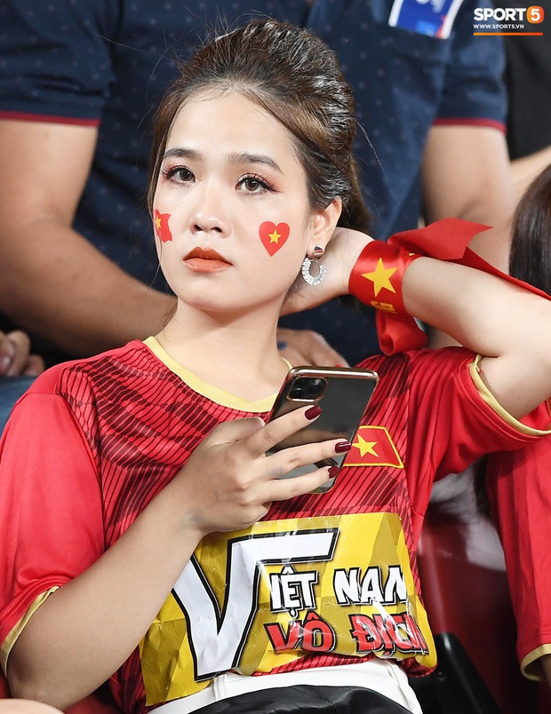 Xôn xao đoạn chat cô chủ tiệm nail khoe đi chùa Hà cầu duyên, thế nào mà lại công khai nhắc tên Quang Hải - Ảnh 3. Xôn xao đoạn chat cô chủ tiệm nail khoe đi chùa Hà cầu duyên, thế nào mà lại công khai nhắc tên Quang Hải - Ảnh 3.