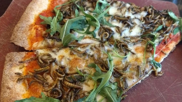 Những chiếc pizza kỳ quặc nhất hành tinh ai nhìn vào cũng muốn té ngửa, Việt Nam có hàng loạt cái tên góp mặt (Phần 2) - Ảnh 3. Những chiếc pizza kỳ quặc nhất hành tinh ai nhìn vào cũng muốn té ngửa, Việt Nam có hàng loạt cái tên góp mặt (Phần 2) - Ảnh 3.