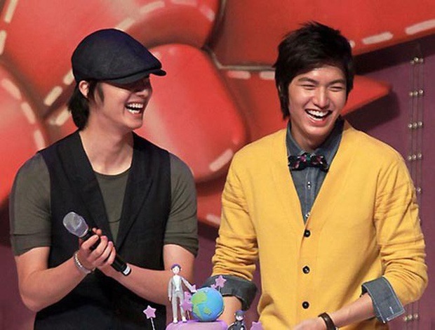 Jung Il Woo thừa nhận mình từng thu hút phái nữ hơn cậu bạn thân Lee Min Ho khi còn nhỏ - Ảnh 2. Jung Il Woo thừa nhận mình từng thu hút phái nữ hơn cậu bạn thân Lee Min Ho khi còn nhỏ - Ảnh 2.