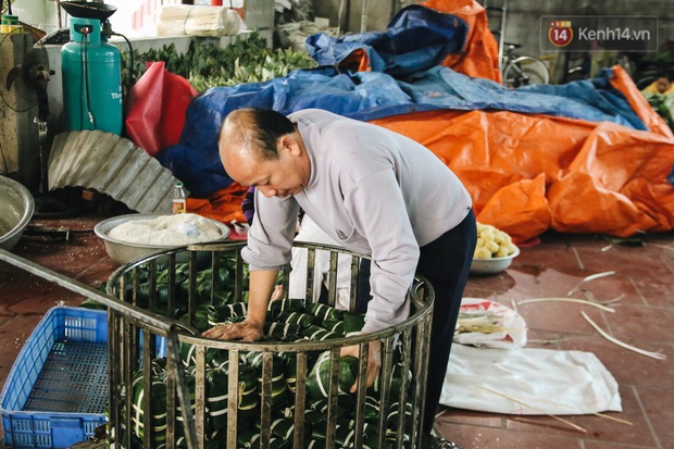 Ảnh: Về làng bánh chưng trứ danh Tranh Khúc giữa thời điểm giá thịt lợn tăng “phi mã” - Ảnh 4. Ảnh: Về làng bánh chưng trứ danh Tranh Khúc giữa thời điểm giá thịt lợn tăng “phi mã” - Ảnh 4.