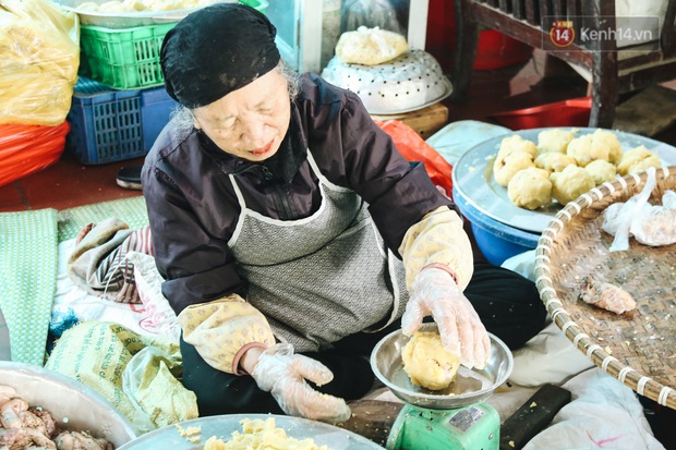 Ảnh: Về làng bánh chưng trứ danh Tranh Khúc giữa thời điểm giá thịt lợn tăng “phi mã” - Ảnh 7. Ảnh: Về làng bánh chưng trứ danh Tranh Khúc giữa thời điểm giá thịt lợn tăng “phi mã” - Ảnh 7.