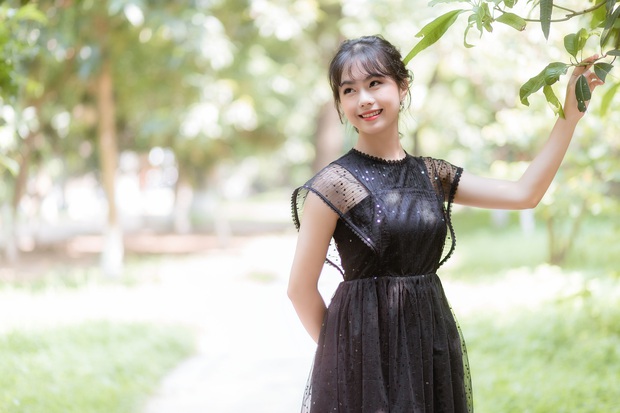 Nữ giảng viên Đại học Kinh tế Quốc dân bị chụp lén mà quá xinh đẹp, thần thái vẫn cứ xuất sắc - Ảnh 5. Nữ giảng viên Đại học Kinh tế Quốc dân bị chụp lén mà quá xinh đẹp, thần thái vẫn cứ xuất sắc - Ảnh 5.