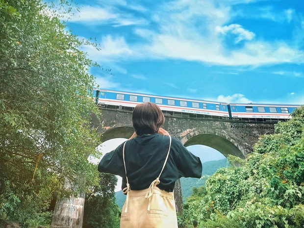 Nhìn lại 4 con đường tàu sống ảo đình đám nhất năm 2019, chỗ nào lên hình cũng “ảo” nhưng lại gắn với không ít thị phi - Ảnh 22. Nhìn lại 4 con đường tàu sống ảo đình đám nhất năm 2019, chỗ nào lên hình cũng “ảo” nhưng lại gắn với không ít thị phi - Ảnh 22.