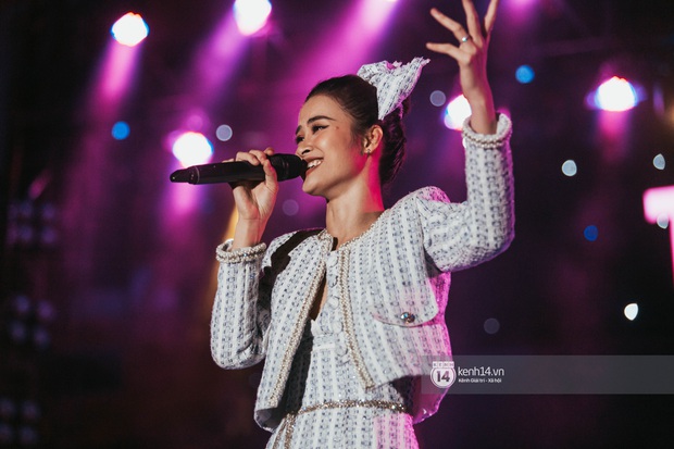 Đỉnh như trường nhà người ta, mời một lúc 16 ca sĩ hàng đầu đến diễn văn nghệ: Đông Nhi, Trúc Nhân, Phan Mạnh Quỳnh... có hết - Ảnh 11. Đỉnh như trường nhà người ta, mời một lúc 16 ca sĩ hàng đầu đến diễn văn nghệ: Đông Nhi, Trúc Nhân, Phan Mạnh Quỳnh... có hết - Ảnh 11.