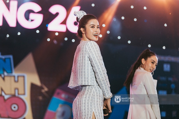 Đỉnh như trường nhà người ta, mời một lúc 16 ca sĩ hàng đầu đến diễn văn nghệ: Đông Nhi, Trúc Nhân, Phan Mạnh Quỳnh... có hết - Ảnh 9. Đỉnh như trường nhà người ta, mời một lúc 16 ca sĩ hàng đầu đến diễn văn nghệ: Đông Nhi, Trúc Nhân, Phan Mạnh Quỳnh... có hết - Ảnh 9.