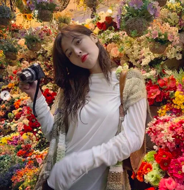 Tưởng HyunA muốn chơi độc khi diện đôi boot hoa hòe hoa sói nhưng hoá ra đằng sau đó là cả câu chuyện ấm lòng fan - Ảnh 3. Tưởng HyunA muốn chơi độc khi diện đôi boot hoa hòe hoa sói nhưng hoá ra đằng sau đó là cả câu chuyện ấm lòng fan - Ảnh 3.