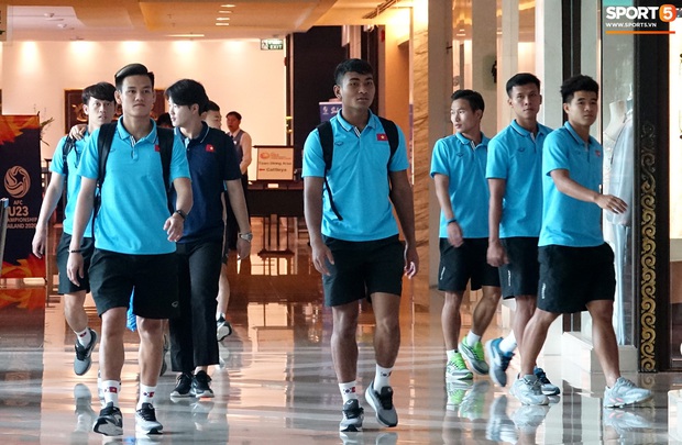 U23 Việt Nam chia quân xách vali về nước, thầy Park gửi lời chúc mừng năm mới - Ảnh 2. U23 Việt Nam chia quân xách vali về nước, thầy Park gửi lời chúc mừng năm mới - Ảnh 2.