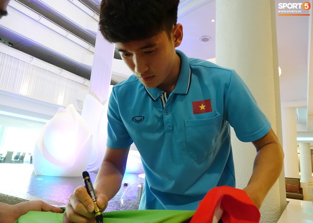 U23 Việt Nam chia quân xách vali về nước, thầy Park gửi lời chúc mừng năm mới - Ảnh 7. U23 Việt Nam chia quân xách vali về nước, thầy Park gửi lời chúc mừng năm mới - Ảnh 7.
