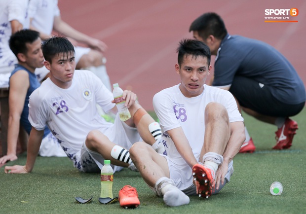 Người không phổi Hùng Dũng mệt lử, Duy Mạnh thất vọng sau trận thua đậm trước đối thủ tới từ Thái Lan - Ảnh 1. Người không phổi Hùng Dũng mệt lử, Duy Mạnh thất vọng sau trận thua đậm trước đối thủ tới từ Thái Lan - Ảnh 1.