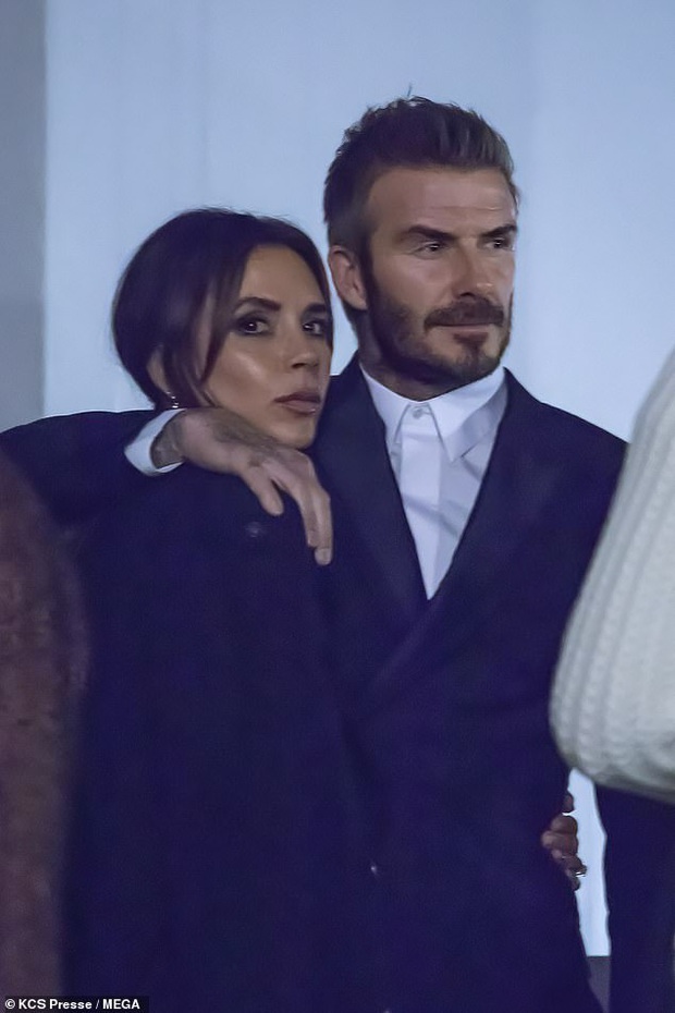 Gia đình Beckham gây bão khi đi show: David - Victoria thần thái ngút ngàn như đóng phim, lấn át luôn cậu con cả - Ảnh 1.