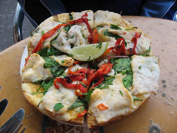Những chiếc pizza kỳ quặc nhất hành tinh ai nhìn vào cũng muốn té ngửa, Việt Nam có hàng loạt cái tên góp mặt (Phần 3) - Ảnh 11. Những chiếc pizza kỳ quặc nhất hành tinh ai nhìn vào cũng muốn té ngửa, Việt Nam có hàng loạt cái tên góp mặt (Phần 3) - Ảnh 11.