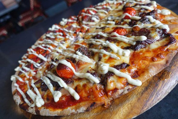 Những chiếc pizza kỳ quặc nhất hành tinh ai nhìn vào cũng muốn té ngửa, Việt Nam có hàng loạt cái tên góp mặt (Phần 3) - Ảnh 17. Những chiếc pizza kỳ quặc nhất hành tinh ai nhìn vào cũng muốn té ngửa, Việt Nam có hàng loạt cái tên góp mặt (Phần 3) - Ảnh 17.