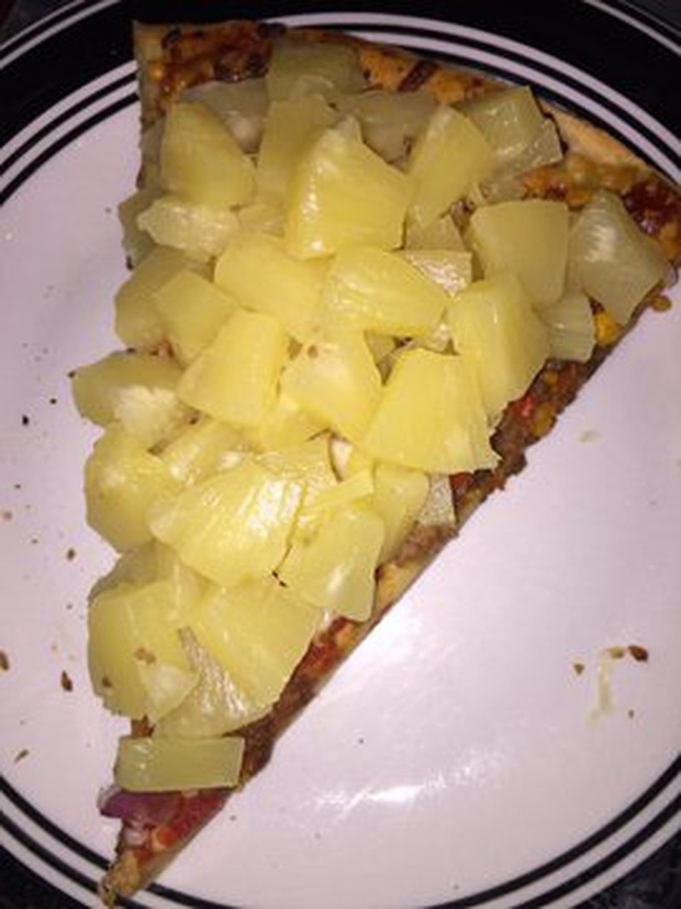 Những chiếc pizza kỳ quặc nhất hành tinh ai nhìn vào cũng muốn té ngửa, Việt Nam có hàng loạt cái tên góp mặt (Phần 3) - Ảnh 3. Những chiếc pizza kỳ quặc nhất hành tinh ai nhìn vào cũng muốn té ngửa, Việt Nam có hàng loạt cái tên góp mặt (Phần 3) - Ảnh 3.