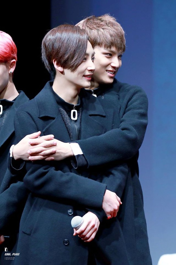 Anh anh em em là thế nhưng ai ngờ hai chàng trai của nhóm nhạc Gen3 đình đám Kpop từng đứng 1 tiếng rưỡi chỉ để... hét vào mặt nhau - Ảnh 3. Anh anh em em là thế nhưng ai ngờ hai chàng trai của nhóm nhạc Gen3 đình đám Kpop từng đứng 1 tiếng rưỡi chỉ để... hét vào mặt nhau - Ảnh 3.