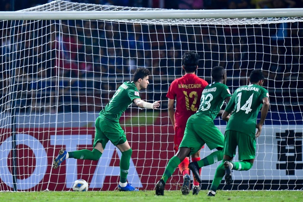 U23 Thái Lan ôm hận bởi vị trọng tài từng bắt Việt Nam chịu quả penalty khó hiểu ở vòng loại World Cup 2022 - Ảnh 2. U23 Thái Lan ôm hận bởi vị trọng tài từng bắt Việt Nam chịu quả penalty khó hiểu ở vòng loại World Cup 2022 - Ảnh 2.