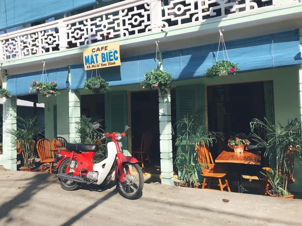 Nhà của Hà Lan trên phim giờ đã thành quán cafe mang tên “Mắt Biếc” ngoài đời thực, xem ảnh chỉ muốn tìm đến Huế check-in ngay - Ảnh 9. Nhà của Hà Lan trên phim giờ đã thành quán cafe mang tên “Mắt Biếc” ngoài đời thực, xem ảnh chỉ muốn tìm đến Huế check-in ngay - Ảnh 9.