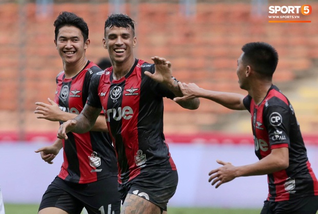 Hà Nội FC thất bại trước đội bóng Thái Lan tại giải đấu giao hữu có thể thức lạ kỳ - Ảnh 7. Hà Nội FC thất bại trước đội bóng Thái Lan tại giải đấu giao hữu có thể thức lạ kỳ - Ảnh 7.