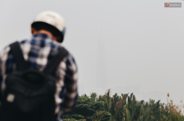 Toà nhà cao nhất Việt Nam mờ ảo trong bụi mù, Sài Gòn tiếp tục bị ô nhiễm nặng những ngày giáp Tết - Ảnh 2. Toà nhà cao nhất Việt Nam mờ ảo trong bụi mù, Sài Gòn tiếp tục bị ô nhiễm nặng những ngày giáp Tết - Ảnh 2.