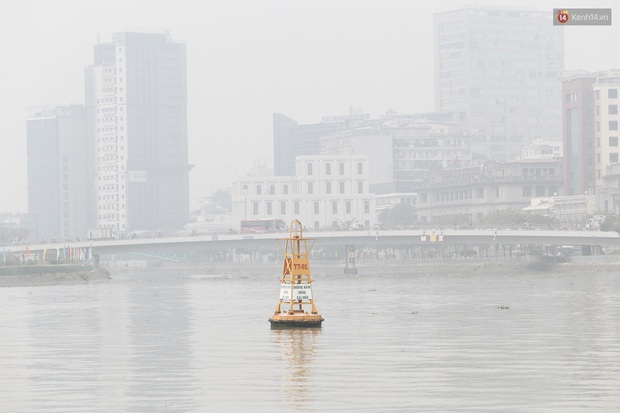 Toà nhà cao nhất Việt Nam mờ ảo trong bụi mù, Sài Gòn tiếp tục bị ô nhiễm nặng những ngày giáp Tết - Ảnh 17. Toà nhà cao nhất Việt Nam mờ ảo trong bụi mù, Sài Gòn tiếp tục bị ô nhiễm nặng những ngày giáp Tết - Ảnh 17.