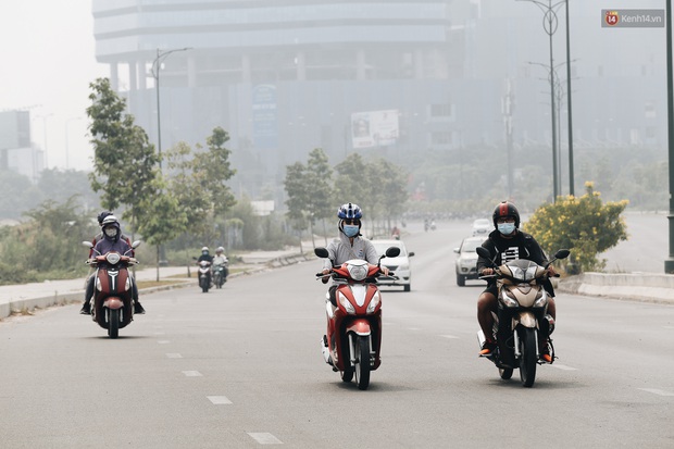 Toà nhà cao nhất Việt Nam mờ ảo trong bụi mù, Sài Gòn tiếp tục bị ô nhiễm nặng những ngày giáp Tết - Ảnh 10. Toà nhà cao nhất Việt Nam mờ ảo trong bụi mù, Sài Gòn tiếp tục bị ô nhiễm nặng những ngày giáp Tết - Ảnh 10.