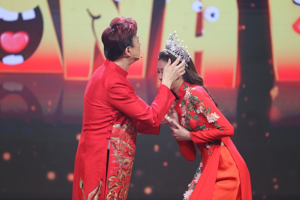 Hoa hậu Khánh Vân mang vương miện tiền tỷ lên sân khấu làm MC - Ảnh 2. Hoa hậu Khánh Vân mang vương miện tiền tỷ lên sân khấu làm MC - Ảnh 2.
