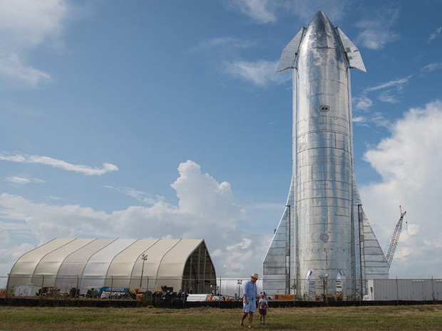 Elon Musk nói sẽ đưa 1 triệu người lên sao Hỏa vào năm 2050, sẵn sàng cho vay nếu bạn chưa đủ tiền - Ảnh 4. Elon Musk nói sẽ đưa 1 triệu người lên sao Hỏa vào năm 2050, sẵn sàng cho vay nếu bạn chưa đủ tiền - Ảnh 4.