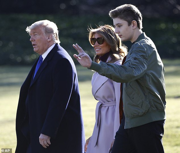 Quý tử nhà Trump lại gây xôn xao dư luận với vẻ đẹp hoàn hảo, tỏa ra ánh hào quang rực rỡ trong lần xuất hiện mới nhất - Ảnh 6. Quý tử nhà Trump lại gây xôn xao dư luận với vẻ đẹp hoàn hảo, tỏa ra ánh hào quang rực rỡ trong lần xuất hiện mới nhất - Ảnh 6.