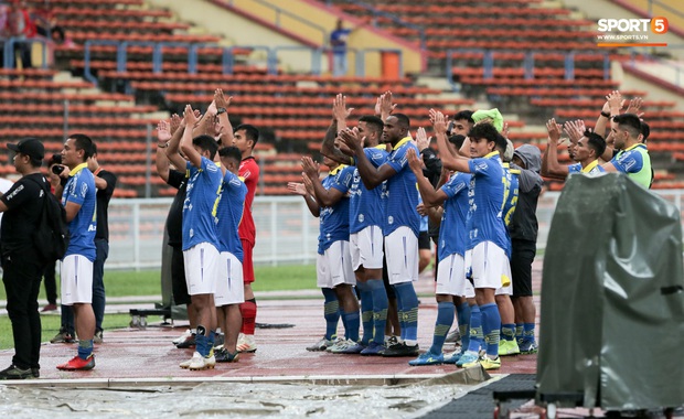 Trận đấu của Hà Nội FC trên đất Malaysia bị huỷ đột ngột chỉ sau 1 hiệp đấu - Ảnh 6. Trận đấu của Hà Nội FC trên đất Malaysia bị huỷ đột ngột chỉ sau 1 hiệp đấu - Ảnh 6.