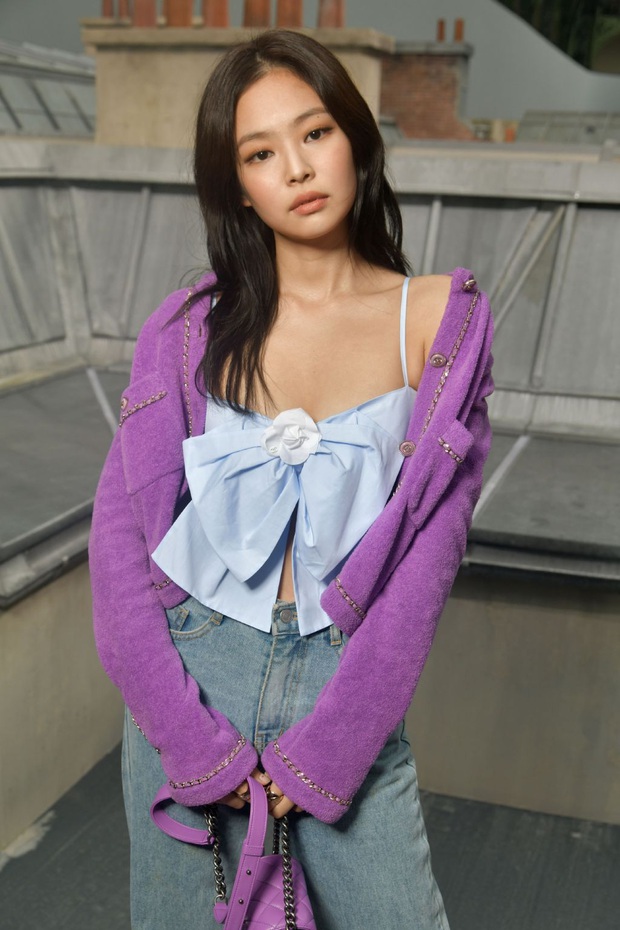 Diện áo giống Jennie nhưng body 0% mỡ thừa của Chi Pu mới là điều đáng trầm trồ - Ảnh 5. Diện áo giống Jennie nhưng body 0% mỡ thừa của Chi Pu mới là điều đáng trầm trồ - Ảnh 5.