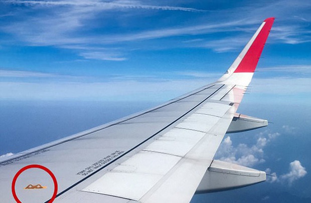 5 bộ phận ít người để ý đến trên máy bay, nhưng chúng có thể cứu mạng bạn nếu có chuyện xấu xảy ra - Ảnh 2. 5 bộ phận ít người để ý đến trên máy bay, nhưng chúng có thể cứu mạng bạn nếu có chuyện xấu xảy ra - Ảnh 2.