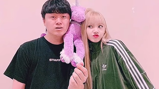 Ai bảo sao nữ không thân được với quản lý: Nhìn Lisa (BLACKPINK) và anh quản lí thân như anh trai - em gái mà xem, tình bạn đáng ghen tị là đây! - Ảnh 10.