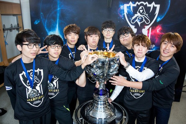 Quỷ vương Faker - Thần tượng khiến Hee Chul phải bỏ cả tiệc giáng sinh để tới tham gia gameshow cùng là ai? - Ảnh 6. Quỷ vương Faker - Thần tượng khiến Hee Chul phải bỏ cả tiệc giáng sinh để tới tham gia gameshow cùng là ai? - Ảnh 6.
