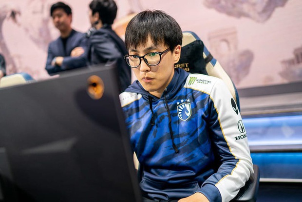 Chúc mừng năm mới cũng không yên với nhà G2: Doublelift bị Perkz trù ẻo thua sấp mặt ngay ngày đầu năm - Ảnh 2. Chúc mừng năm mới cũng không yên với nhà G2: Doublelift bị Perkz trù ẻo thua sấp mặt ngay ngày đầu năm - Ảnh 2.