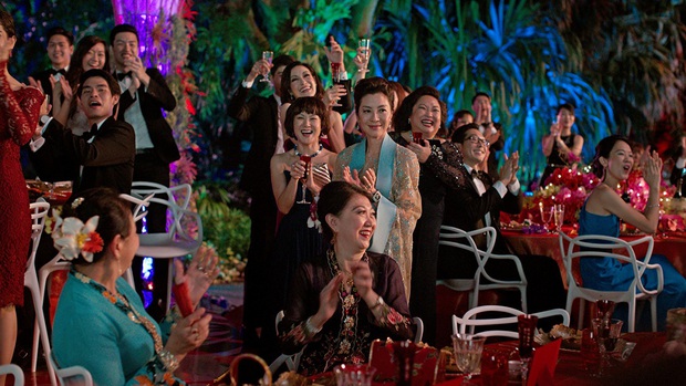 Bóc nhanh 6 chi tiết từ trailer Gái Già Lắm Chiêu 3 sao y bản chính Crazy Rich Asians: Cạn lời cảnh ngồi nặn bánh? - Ảnh 5.