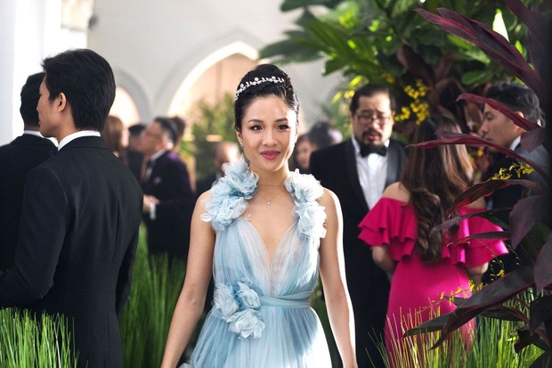 Bóc nhanh 6 chi tiết từ trailer Gái Già Lắm Chiêu 3 sao y bản chính Crazy Rich Asians: Cạn lời cảnh ngồi nặn bánh? - Ảnh 6.