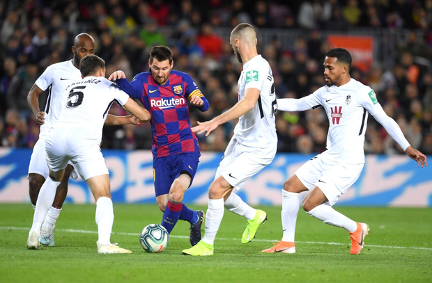 Mừng thầy mới ra mắt, Messi tặng ngay một bàn thắng bằng vàng giúp Barcelona đòi lại ngôi đầu từ tay đại kình địch - Ảnh 2. Mừng thầy mới ra mắt, Messi tặng ngay một bàn thắng bằng vàng giúp Barcelona đòi lại ngôi đầu từ tay đại kình địch - Ảnh 2.