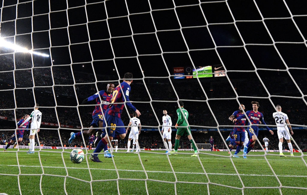 Mừng thầy mới ra mắt, Messi tặng ngay một bàn thắng bằng vàng giúp Barcelona đòi lại ngôi đầu từ tay đại kình địch - Ảnh 7. Mừng thầy mới ra mắt, Messi tặng ngay một bàn thắng bằng vàng giúp Barcelona đòi lại ngôi đầu từ tay đại kình địch - Ảnh 7.