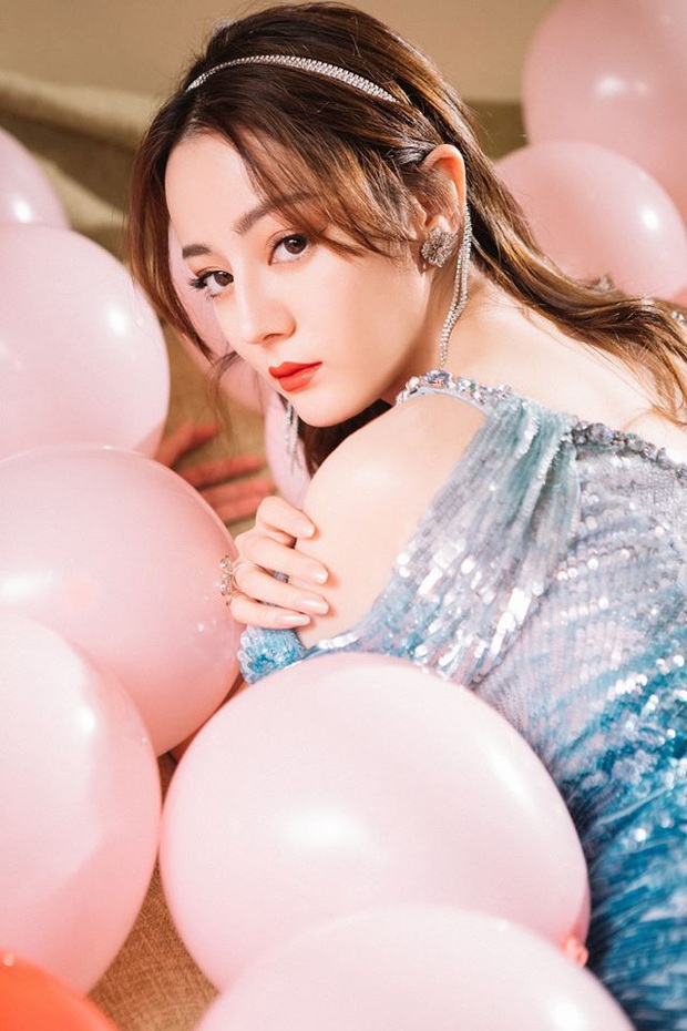 Nhìn Địch Lệ Nhiệt Ba, Angela Baby… mà học được bao kiểu tóc xinh ngất ngây, giúp nàng tóc dài đẹp suốt Tết này - Ảnh 5. Nhìn Địch Lệ Nhiệt Ba, Angela Baby… mà học được bao kiểu tóc xinh ngất ngây, giúp nàng tóc dài đẹp suốt Tết này - Ảnh 5.