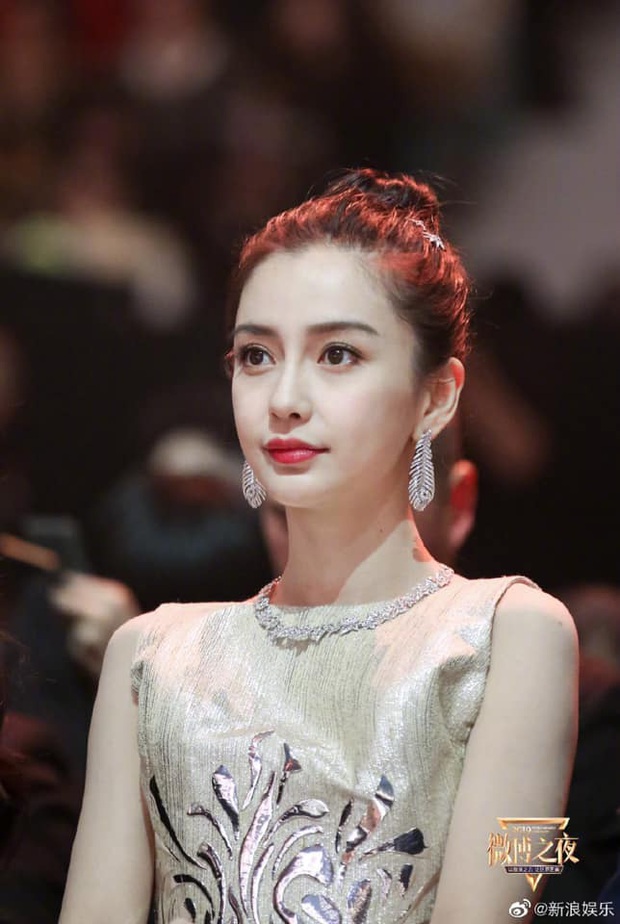 Nhìn Địch Lệ Nhiệt Ba, Angela Baby… mà học được bao kiểu tóc xinh ngất ngây, giúp nàng tóc dài đẹp suốt Tết này - Ảnh 8. Nhìn Địch Lệ Nhiệt Ba, Angela Baby… mà học được bao kiểu tóc xinh ngất ngây, giúp nàng tóc dài đẹp suốt Tết này - Ảnh 8.