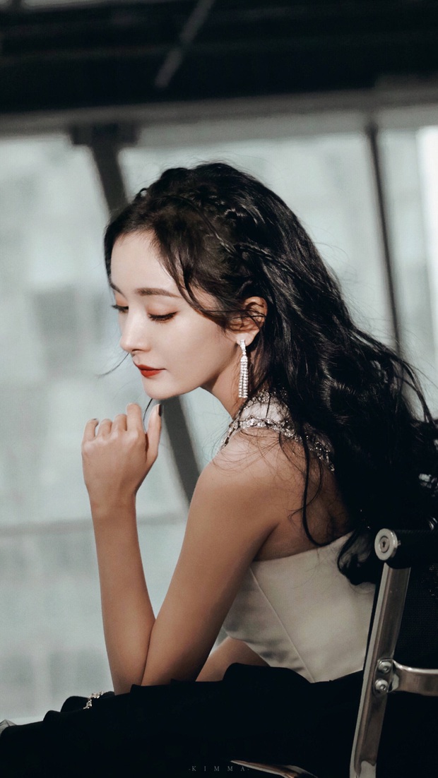 Nhìn Địch Lệ Nhiệt Ba, Angela Baby… mà học được bao kiểu tóc xinh ngất ngây, giúp nàng tóc dài đẹp suốt Tết này - Ảnh 10. Nhìn Địch Lệ Nhiệt Ba, Angela Baby… mà học được bao kiểu tóc xinh ngất ngây, giúp nàng tóc dài đẹp suốt Tết này - Ảnh 10.