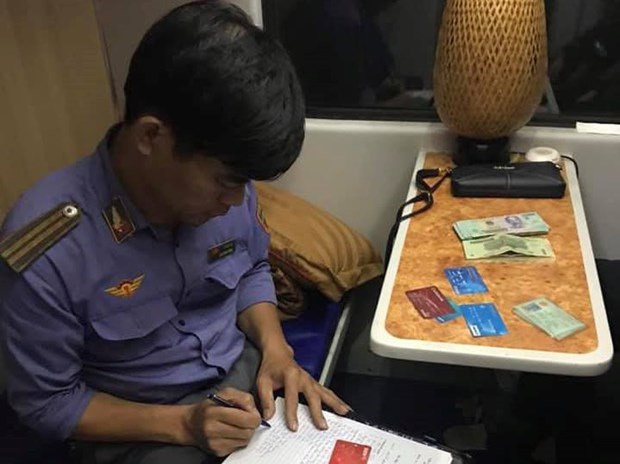 Nhân viên đường sắt trả lại hàng chục triệu đồng cho khách - Ảnh 1. Nhân viên đường sắt trả lại hàng chục triệu đồng cho khách - Ảnh 1.