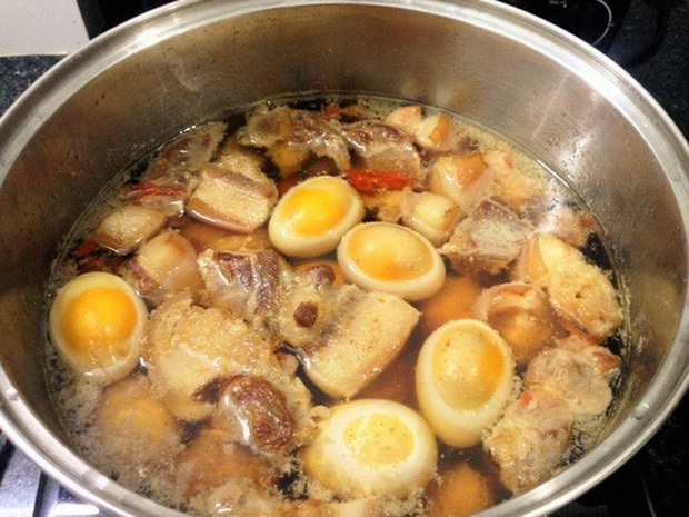 Đã đến thời điểm các bà các mẹ rục rịch nấu nồi thịt kho hột vịt ăn xuyên Tết, người thì thèm, kẻ sợ “chạy 8 hướng” - Ảnh 7.