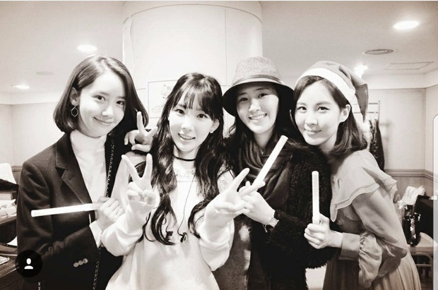 Fan cứng của Taeyeon chính là YoonA: Đến xem tất cả các concert solo trong suốt 5 năm, tình chị chị em em bảo sao mãi bền lâu! - Ảnh 3. Fan cứng của Taeyeon chính là YoonA: Đến xem tất cả các concert solo trong suốt 5 năm, tình chị chị em em bảo sao mãi bền lâu! - Ảnh 3.