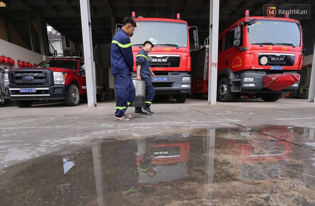 Phút quây quần của những chiến sĩ cứu hỏa bên nồi bánh chưng ngày giáp Tết - Ảnh 7. Phút quây quần của những chiến sĩ cứu hỏa bên nồi bánh chưng ngày giáp Tết - Ảnh 7.