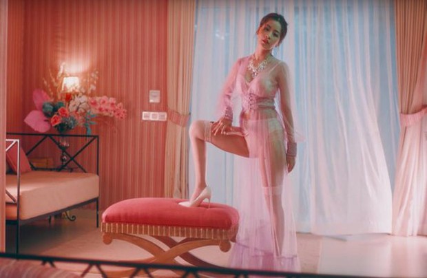 Những MV Vpop sexy của thập niên 2010: Tóc Tiên, Bảo Anh, Chi Pu,... ai mới xứng đáng là nữ hoàng quyến rũ của làng nhạc Việt? - Ảnh 29.