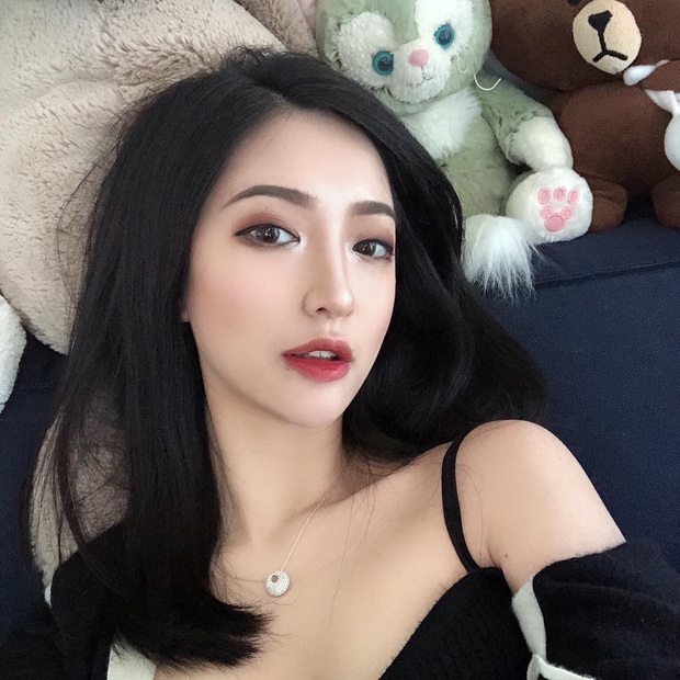 Chỉ một tấm ảnh chụp lén từ sau lưng, gái xinh bỗng trở thành trở thành hot search trên MXH - Ảnh 5. Chỉ một tấm ảnh chụp lén từ sau lưng, gái xinh bỗng trở thành trở thành hot search trên MXH - Ảnh 5.