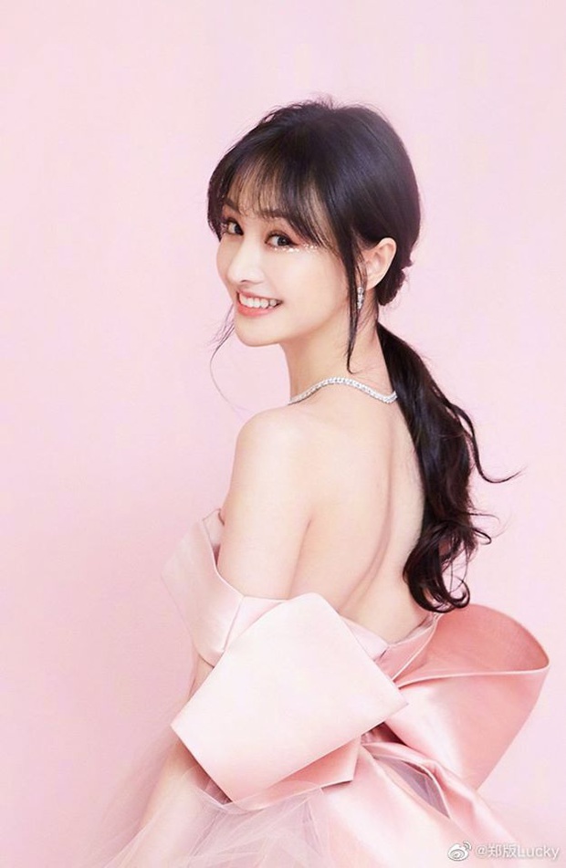 Nhìn Địch Lệ Nhiệt Ba, Angela Baby… mà học được bao kiểu tóc xinh ngất ngây, giúp nàng tóc dài đẹp suốt Tết này - Ảnh 15. Nhìn Địch Lệ Nhiệt Ba, Angela Baby… mà học được bao kiểu tóc xinh ngất ngây, giúp nàng tóc dài đẹp suốt Tết này - Ảnh 15.